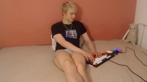 Oliver online show from April 8, 1:30 am