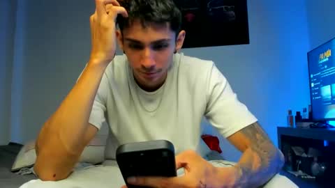 Snapshot of oliverbennet chatting on October 20, 11:54 pm Oliver bennet online show from October 20, 11:54 pm