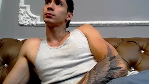 Snapshot of oliverbennet chatting on December 4, 10:24 pm Oliver bennet online show from December 4, 10:24 pm