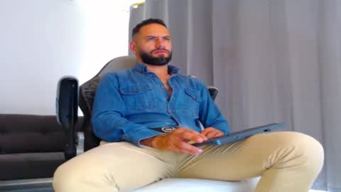 oliver online show from November 19, 5:01 pm