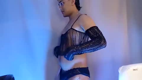 Snapshot of olivermontiel chatting on October 17, 11:58 am Oliver online show from October 17, 11:58 am