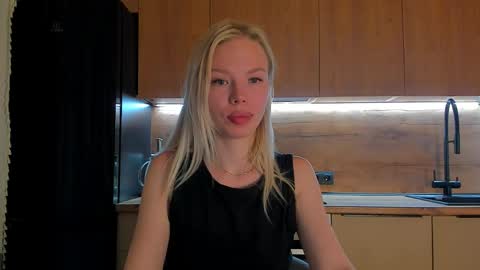 Olivia 3 online show from May 9, 9:43 pm