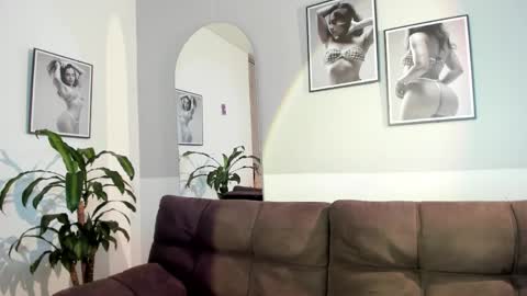 Olivia Collins online show from May 21, 12:33 pm