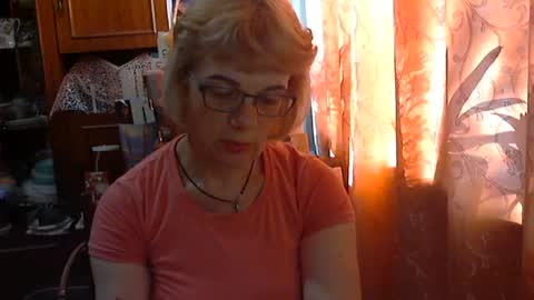 Olivia Mia online show from June 19, 2:56 pm