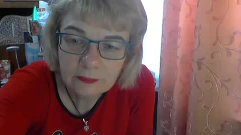 Olivia Mia online show from April 28, 8:40 am