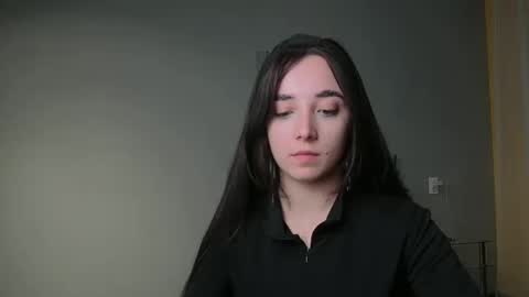 Snapshot of olivia_oliv chatting on February 19, 8:10 pm Olivia online show from February 19, 8:10 pm