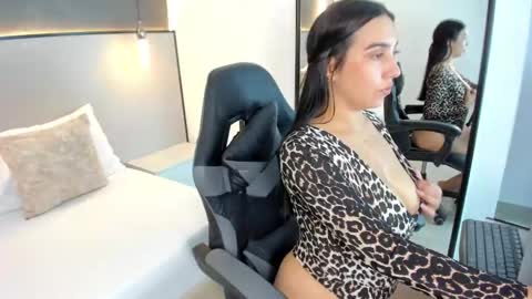 olivia_willoow online show from November 6, 2:47 am
