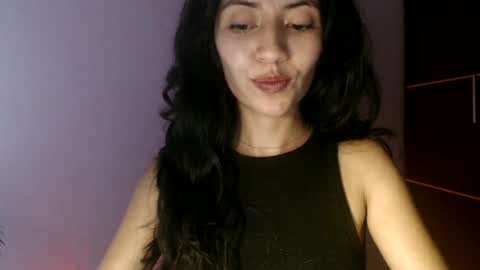 oliviaaa__ online show from June 17, 5:40 pm