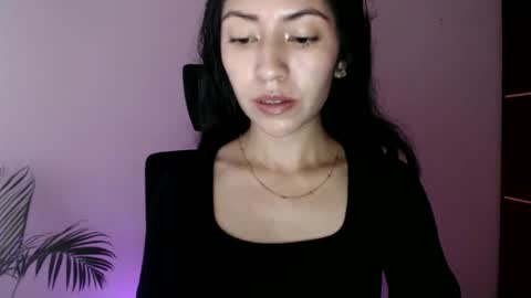 oliviaaa__ online show from April 2, 4:14 pm