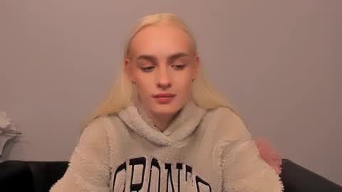 oliviaBeauty online show from March 6, 5:56 pm