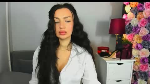 OliviaWomen online show from January 19, 7:51 am