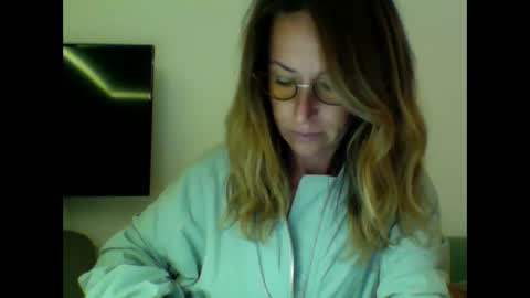 olyra11 online show from October 26, 9:36 pm