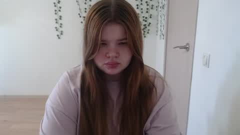  MellY  online show from June 25, 7:02 am