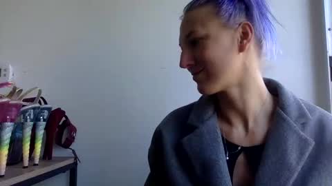 omilk online show from December 1, 5:59 pm