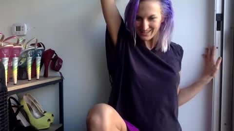 omilk online show from December 2, 11:35 pm