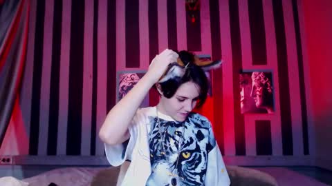 onaloon online show from December 19, 4:30 am