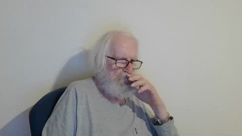 Somewhere over the rainbow online show from September 13, 8:11 pm