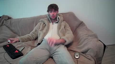onesieboyx online show from November 25, 10:58 am