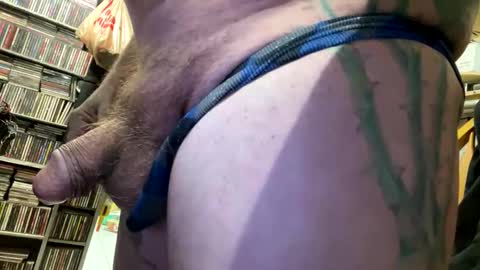 onesmallweenie online show from May 2, 6:57 pm