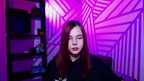 onessandra online show from October 28, 4:35 am