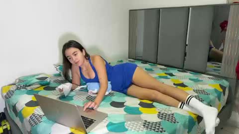 PAREJA LATINA JOVEN MUY CACHONDOS online show from March 22, 12:36 am