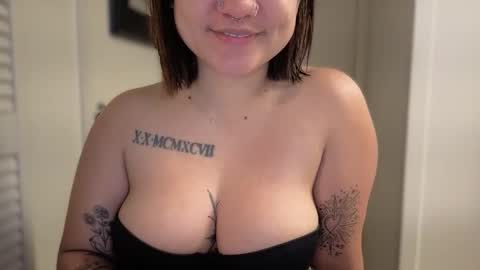 Miss Girly online show from March 29, 10:50 am