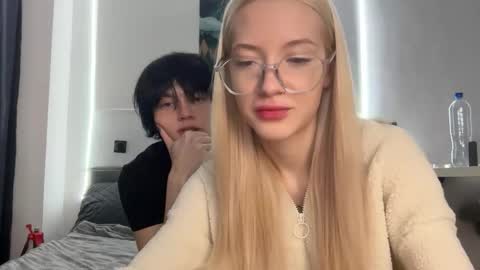 Bella and John online show from November 9, 5:59 pm