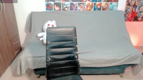 oriana savatil online show from March 18, 6:30 am