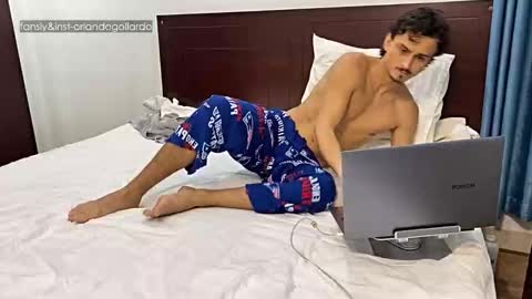 Snapshot of orlando__bloom chatting on October 9, 6:52 am Fansly and Instagram - online show from October 9, 6:52 am