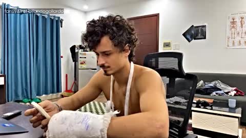 Snapshot of orlando__bloom chatting on September 26, 11:18 am Fansly and Instagram - online show from September 26, 11:18 am
