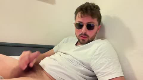 Snapshot of ovidius96 chatting on December 3, 10:56 pm ovidius96 online show from December 3, 10:56 pm