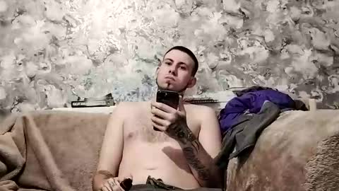 Snapshot of owen162462 chatting on September 24, 8:04 pm Owen kayz online show from September 24, 8:04 pm