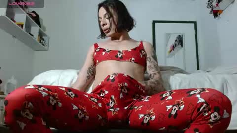 Jeannifer online show from June 18, 1:00 am