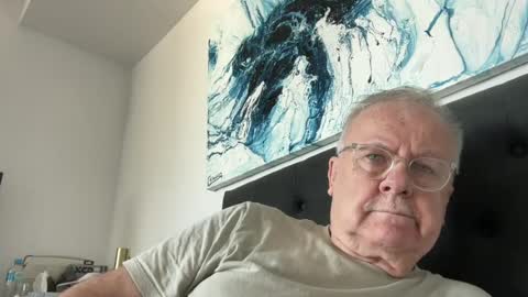 ozhairybearxxxx online show from June 12, 3:38 am