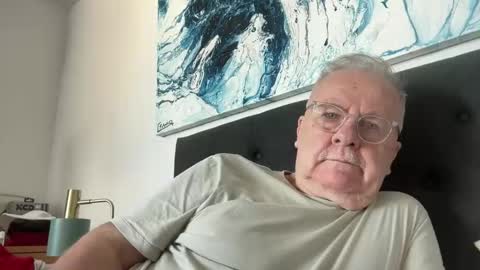 ozhairybearxxxx online show from May 20, 3:47 am