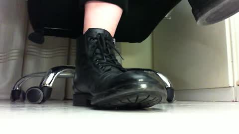 Snapshot of pablomenesssl chatting on February 28, 10:06 pm Pablo Meness online show from February 28, 10:06 pm