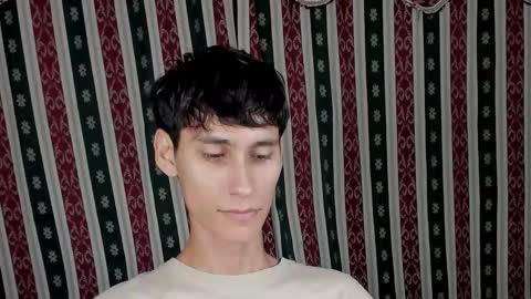 Snapshot of paimon_goetia chatting on October 23, 12:23 am Alexander Grigori online show from October 23, 12:23 am