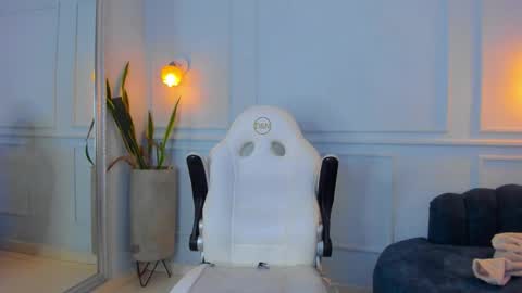 pamplemusa_ online show from February 15, 7:51 am