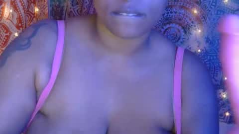 Nia Angels online show from October 27, 8:20 pm