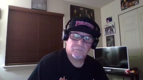 Snapshot of panos678442 chatting on October 27, 5:40 am panos online show from October 27, 5:40 am
