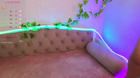 Allie  Alex Thumbs up if you like us online show from February 21, 5:02 am