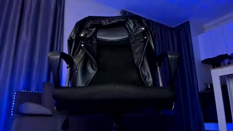 Paris online show from February 11, 11:30 pm