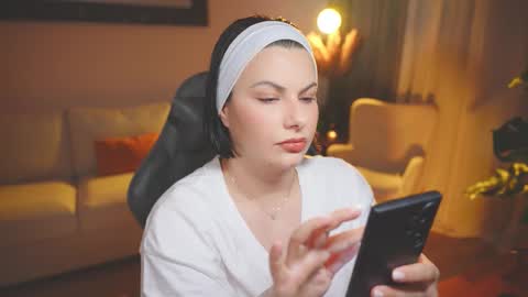 Patricia online show from November 2, 9:15 pm