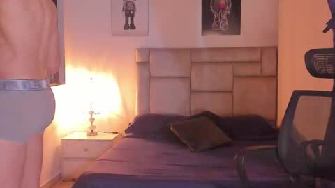 PAUL ROGER online show from April 11, 11:42 pm