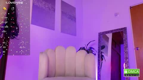 Paula Toro  online show from June 6, 1:28 pm