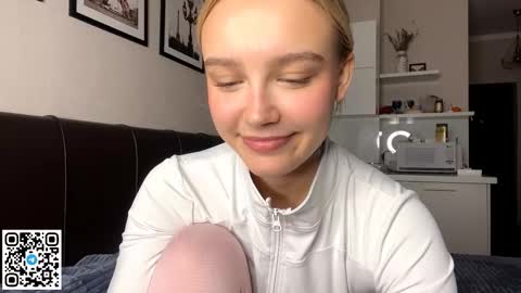 Snapshot of paztumminello chatting on October 21, 1:27 pm Lola online show from October 21, 1:27 pm