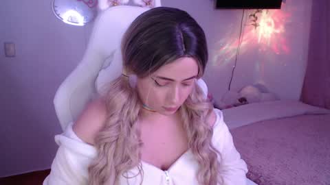 peacherry_ online show from March 12, 1:36 am