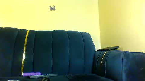 Snapshot of peachy_mummie chatting on October 15, 3:21 am peachie online show from October 15, 3:21 am