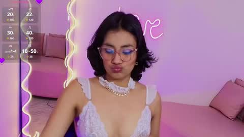 peachy_tay online show from January 7, 11:48 am