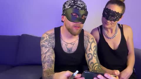 peachyandbarb online show from December 4, 8:30 pm